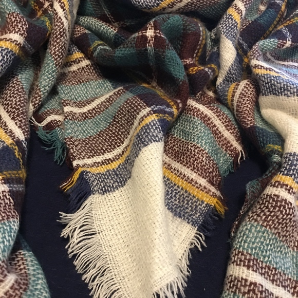 NWT Plaid Blanket Scarf Wrap - Picture 5 of 7